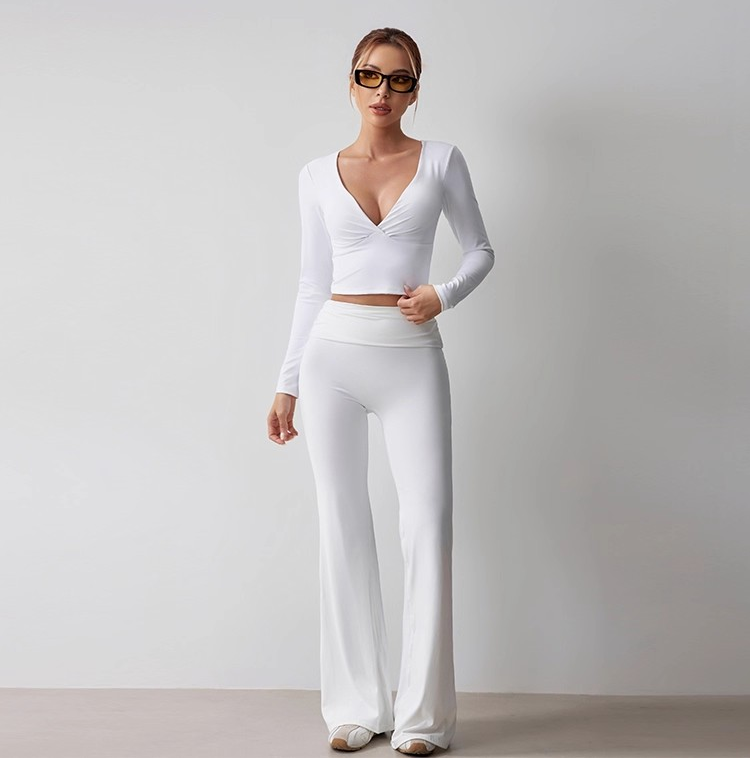 V-neck long-sleeved shirt